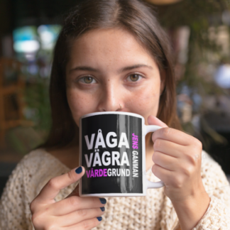 Mugg-Jens Ganman-VVV-tjej-dricker